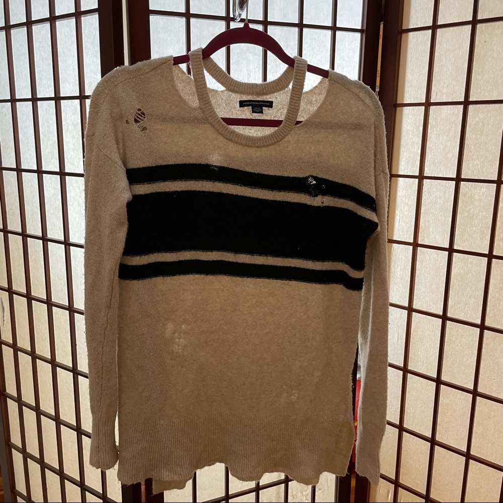 American Eagle women’s frayed sweater beige/black
